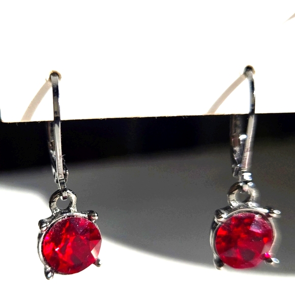 Gloria Vanderbilt Red Crystal Drop Earrings - Picture 1 of 5